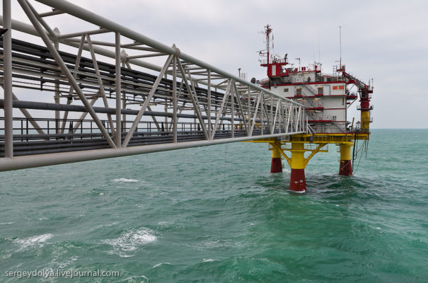 Как добывают в море нефть