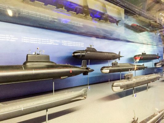 Как устроена военная подводная лодка? 