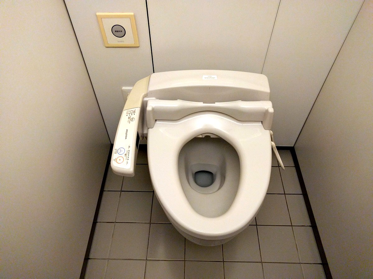 Как устроены японские туалеты